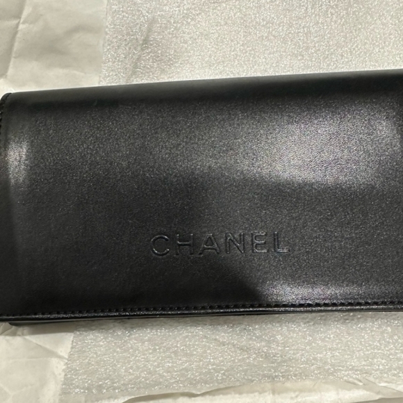 CHANEL Ref.5478 C501/S4, BLACK SUNGLASSES CHANEL HEART LOGO - Picture 15 of 15